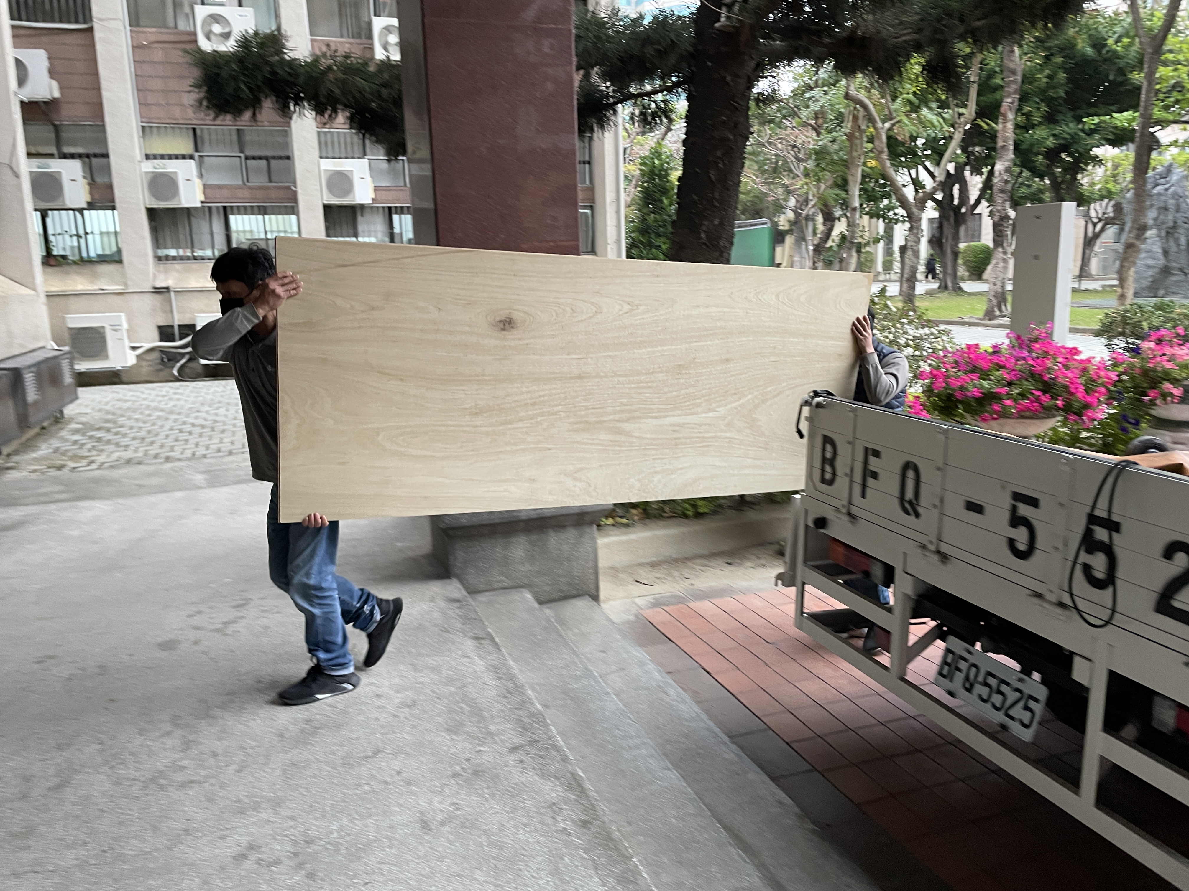 畢業製作校內展｜臺中科大商設畢業展 來做設計