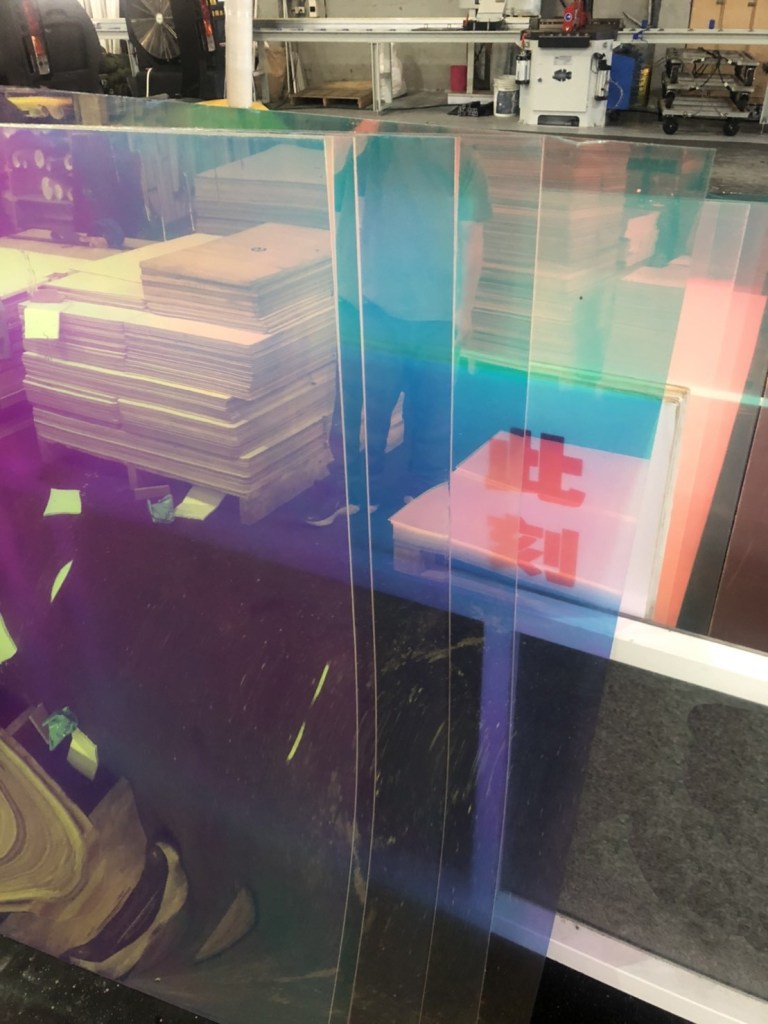 畢業展設計 組合展櫃 彩虹膜（雷射紙） 透明壓克力