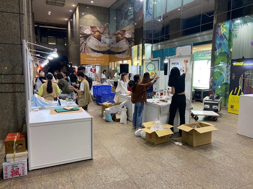 畢業展設計 進場施工 亞東工商 板橋小遠百