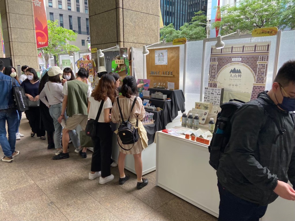 畢業展設計 開展驗收 亞東工商 校外展 板橋小遠百