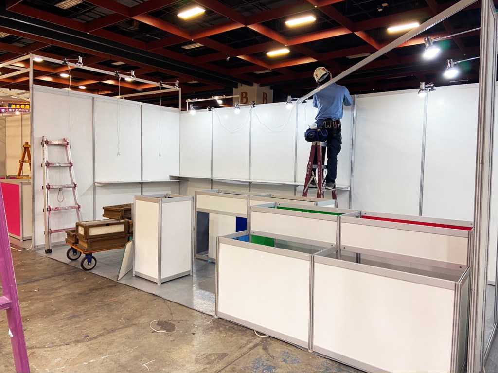 展場攤位設計 進場施工燈光架設