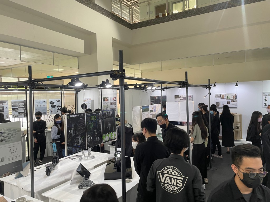 畢業展規劃，校內展規劃，形象設計，形象規劃，鋼管架結構 鐵架 鐵管 造型設計 來做設計