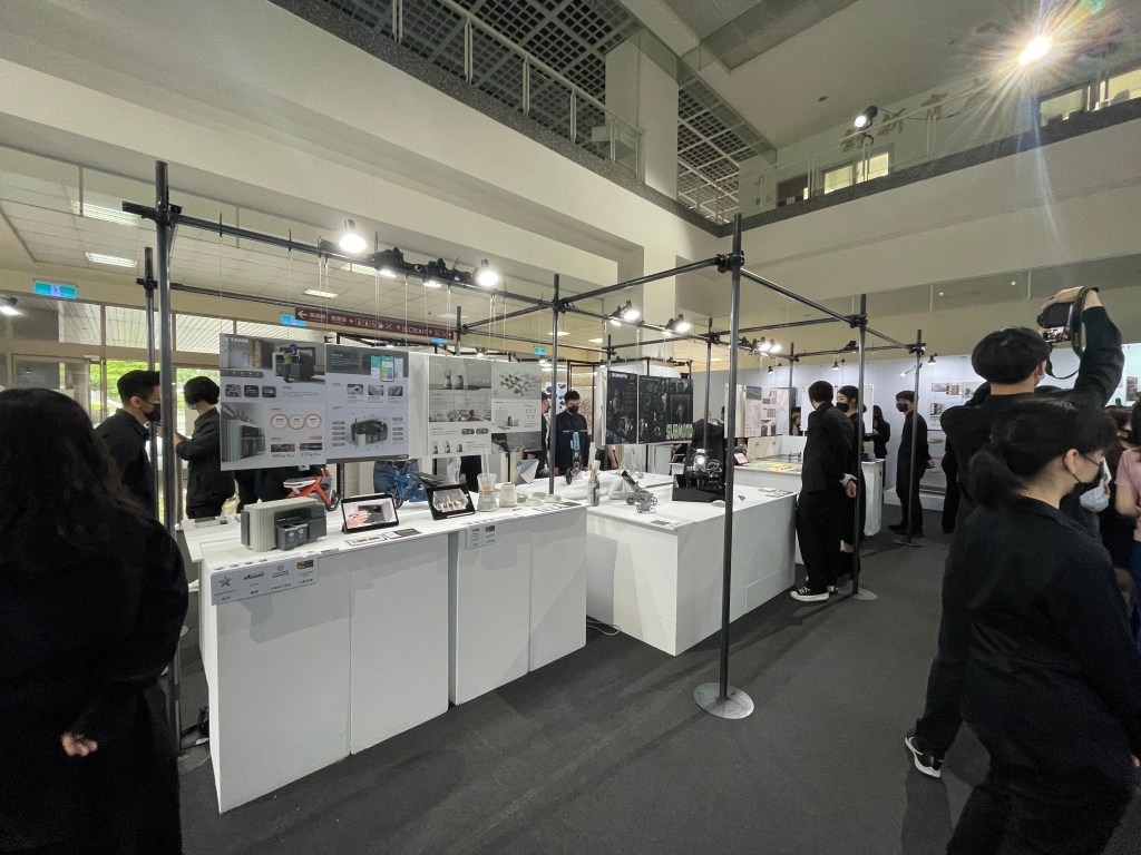 畢業展規劃，校內展規劃，形象設計，形象規劃，鋼管架結構 鐵架 鐵管 造型設計 來做設計