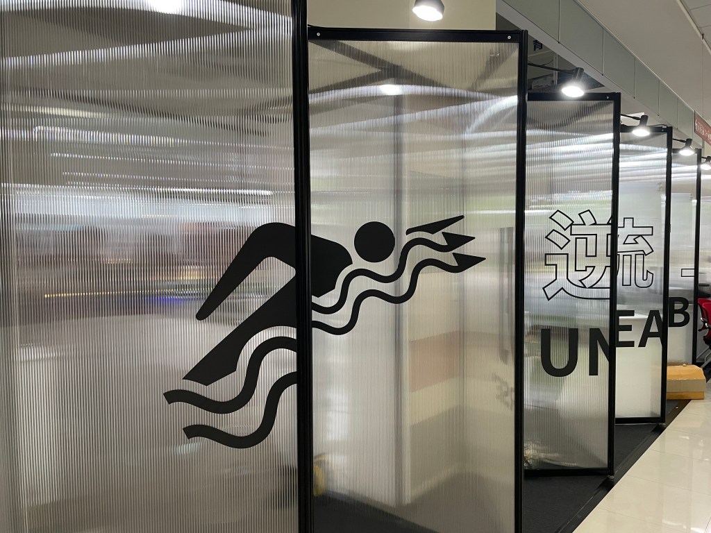 畢業展規劃，校內展規劃，形象設計，形象規劃，中空板，錯視牆面