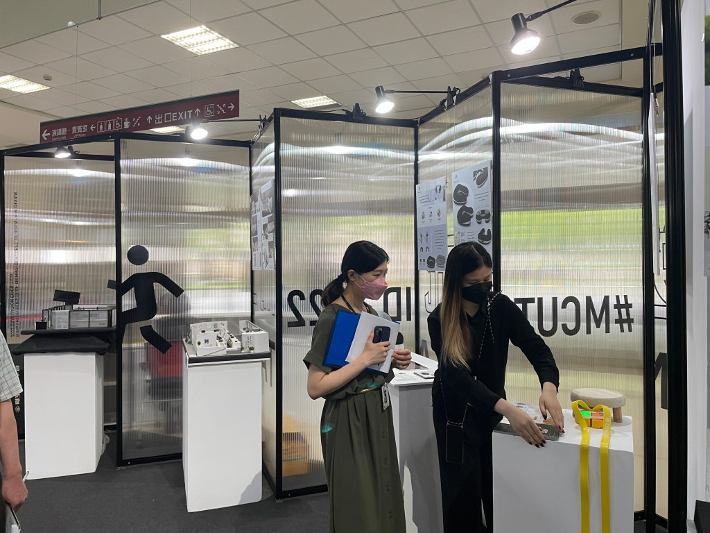 畢業展規劃，校內展規劃，形象設計，形象規劃，中空板，錯視牆面