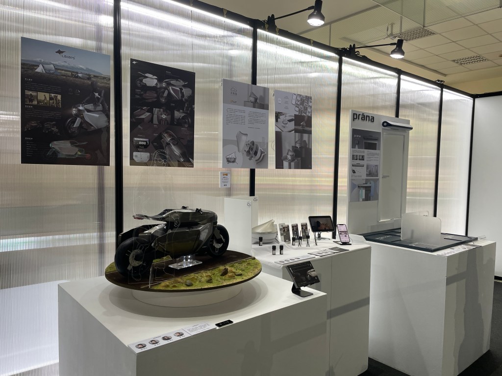 畢業展規劃，校內展規劃，形象設計，形象規劃，中空板，透視牆面