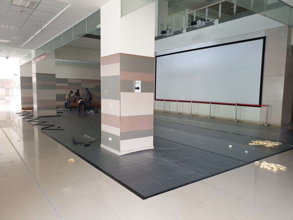 畢業展規劃，校內展規劃，進場施工