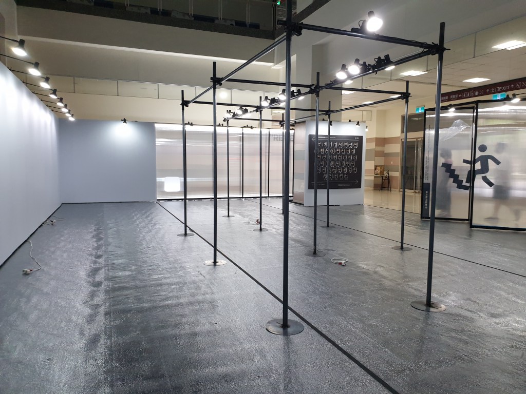 畢業展規劃，校內展規劃，進場施工