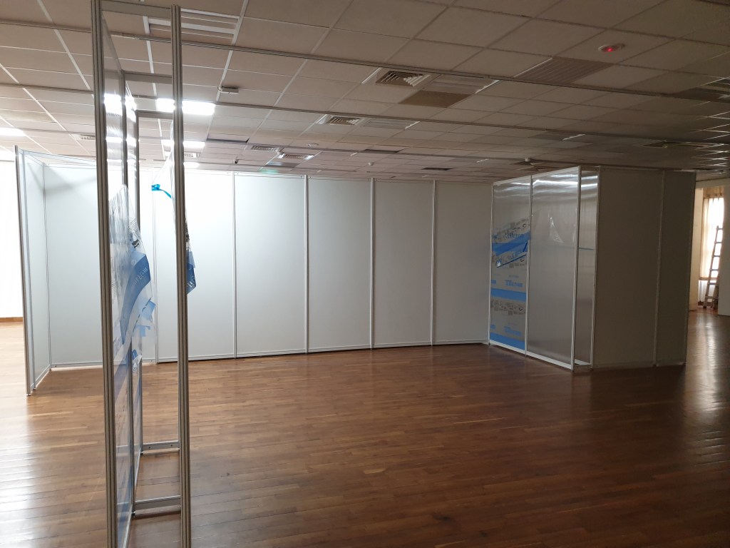 中空板為全新,膠膜客戶親自撕