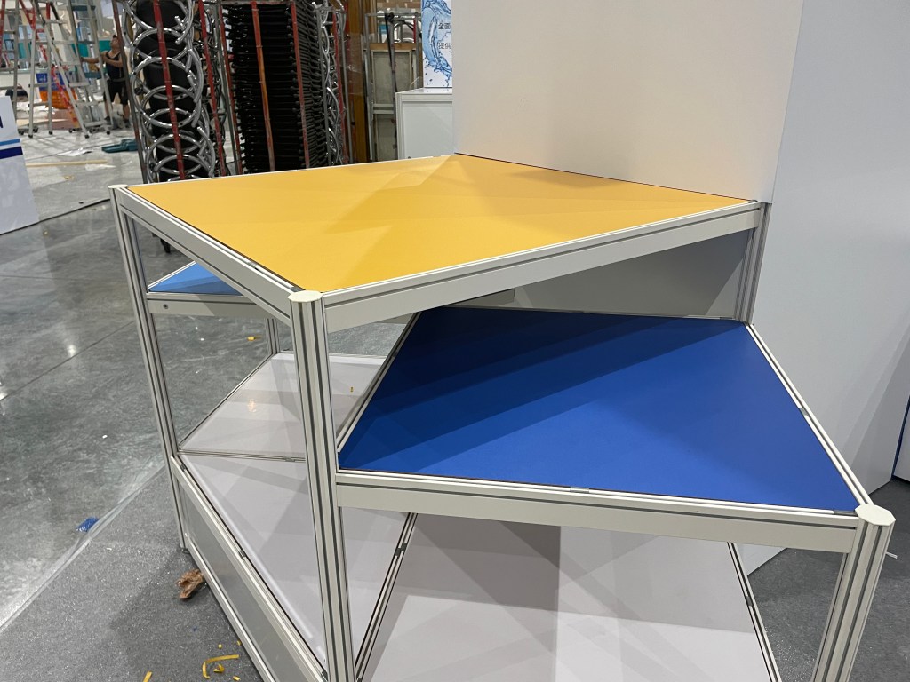 展示層架櫃完工