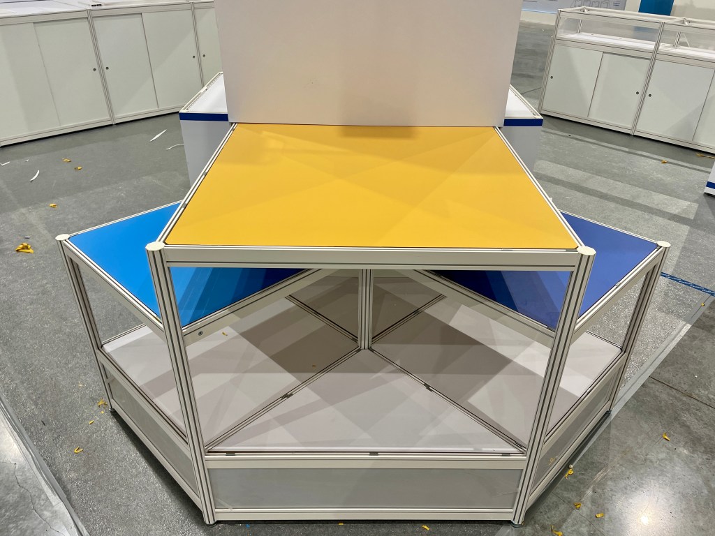 展示層架櫃完工