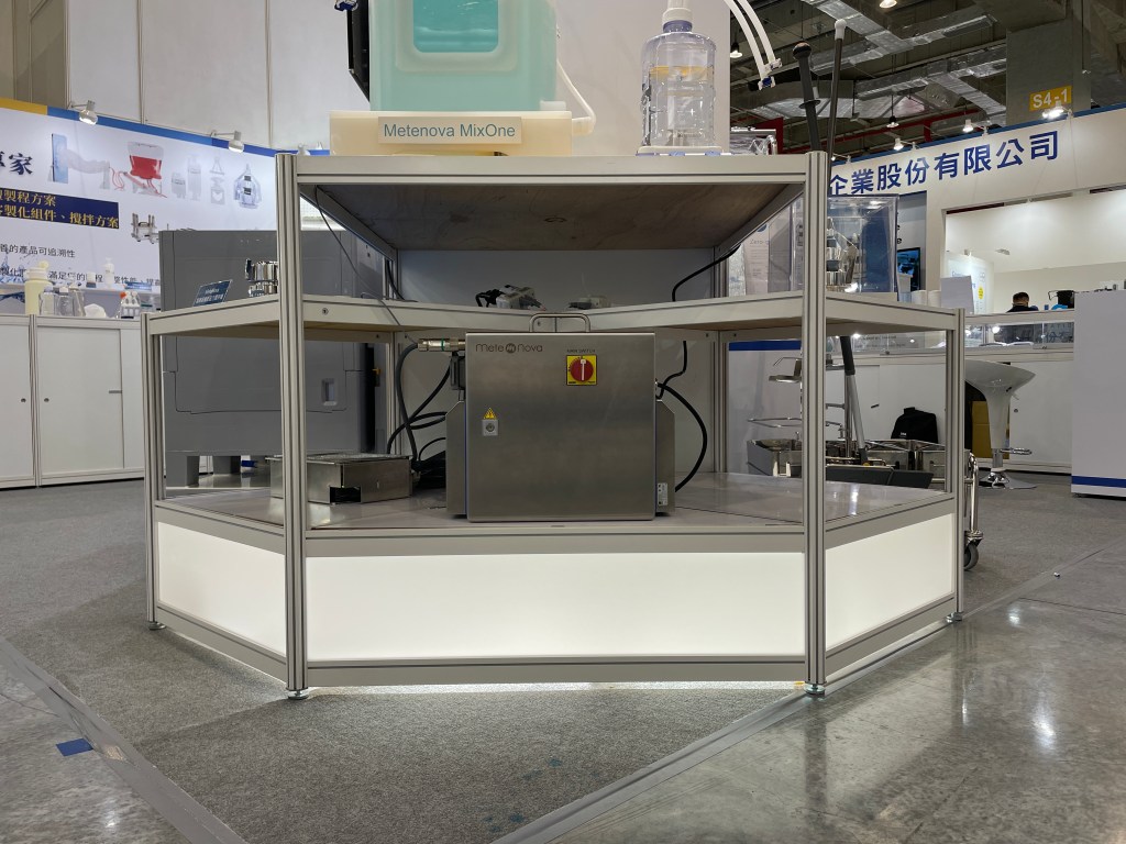 展場攤位現場側拍照