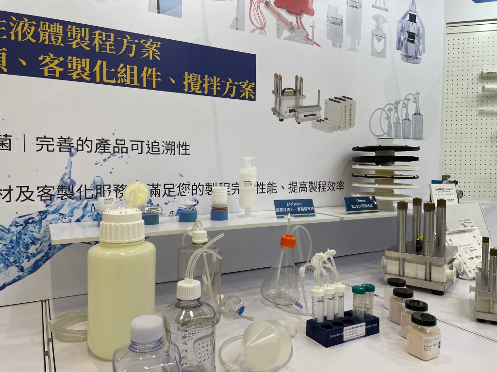 展場攤位現場側拍照