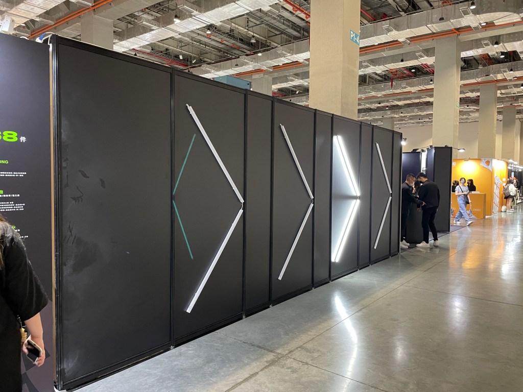 日光燈跑燈 LED燈 閃爍 燈條設計 燈具設計