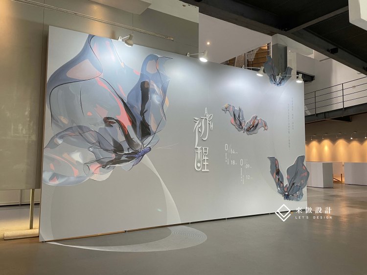 新一代設計展 校內展 畢業展 truss 木作 系統結構 學校校園設計 學生展 全木作 木作結構 特殊展櫃 服務台 造型服務台 燈條 背光字 立體字 LED燈條 暈光設計 暈光背板造型 造型框 造型