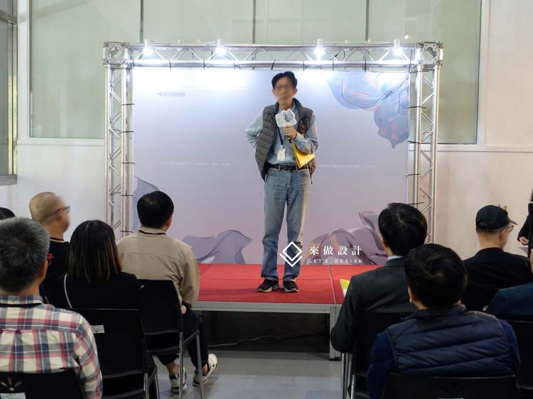 新一代設計展 校內展 畢業展 truss 木作 系統結構 學校校園設計 學生展 全木作 木作結構 特殊展櫃 服務台 造型服務台 燈條 背光字 立體字 LED燈條 暈光設計 暈光背板造型 造型框 造型