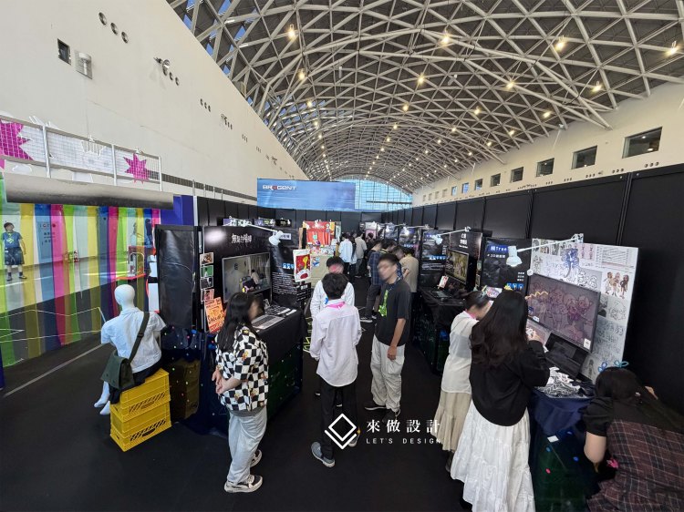 2026 放視大賞虎尾科技大學畢業展作品展示區與參觀人流